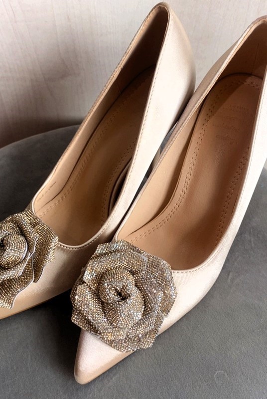 TWENTY FOURHAITCH Decollettee' a punta con fiore di strass