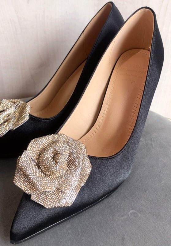 TWENTY FOURHAITCH Decollettee' a punta con fiore di strass