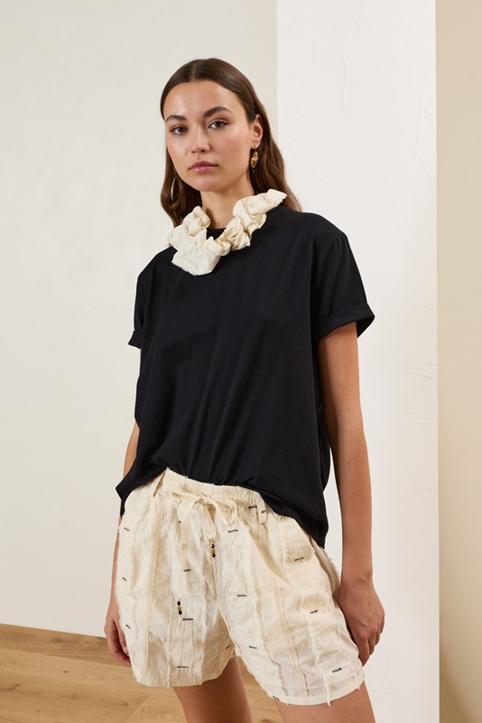 SOUVENIR T-shirt con collana tessuto