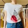 IM 70 T-shirt in cotone con disegno donna con la gonna rossa