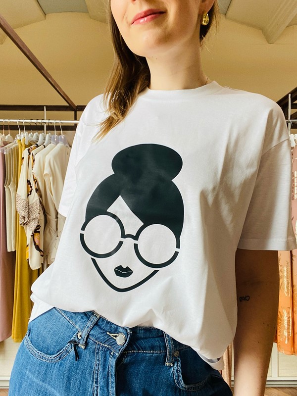 IM 70 T-shirt in cotone con disegno donna con occhiali