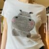 IM 70 T-shirt in cotone con disegno ippopotamo