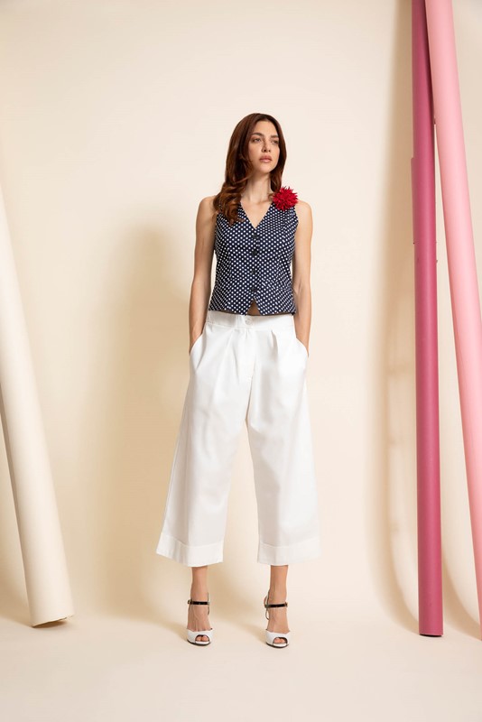 PEPE ROSA Gilet a pois con spilla a fiore a contrasto